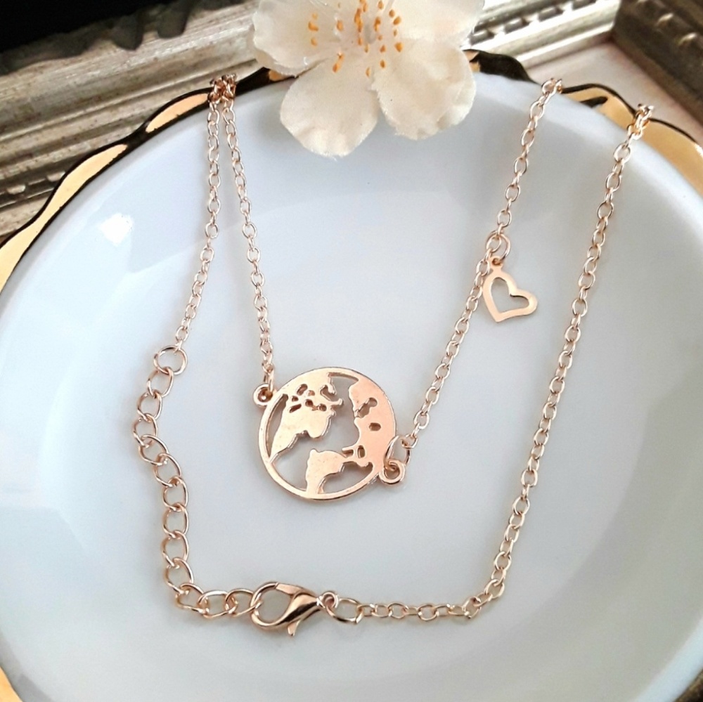 D17 NEW Atlas Heart Charm Necklace